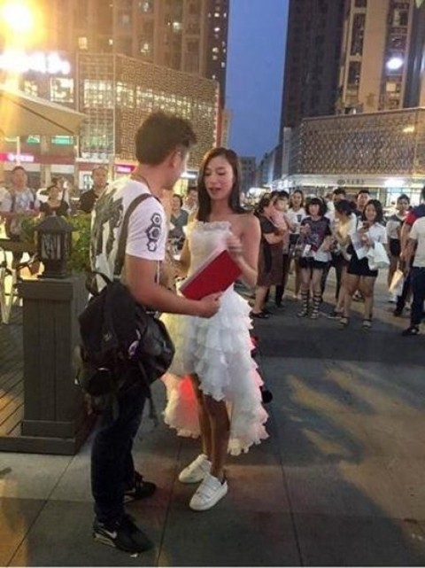 Cô gái mang xe phân khối lớn, giấy tờ nhà cầu hôn bạn trai - ảnh 3