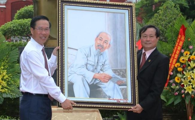 Chủ tịch nước đánh trống khai giảng năm học mới - ảnh 6