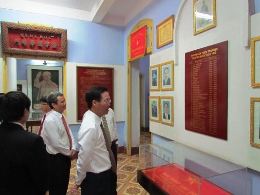 Chủ tịch nước đánh trống khai giảng năm học mới - ảnh 7