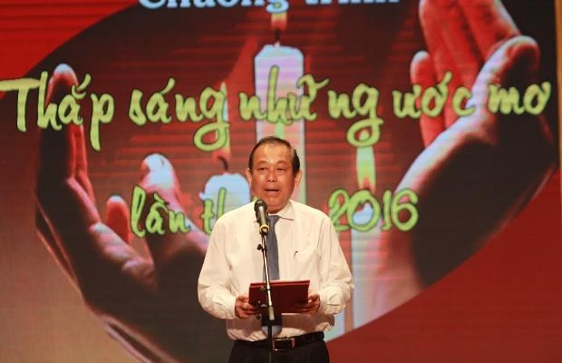 Phó Thủ tướng Trương Hòa Bình tặng quà cho trẻ em có hoàn cảnh đặc biệt - ảnh 1