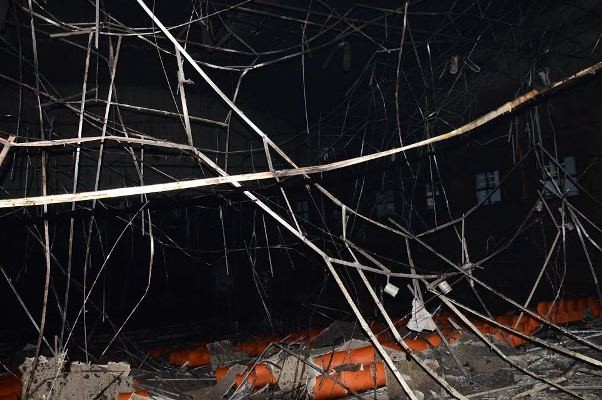 Trung tâm văn hóa tỉnh Sóc Trăng bị lửa thiêu rụi giữa trời mưa - ảnh 2