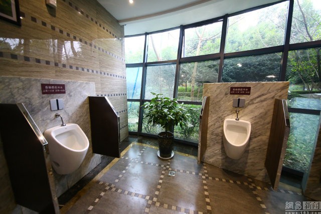 nhà vệ sinh năm sao - ảnh 11