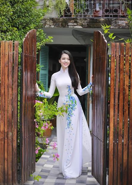 Người đẹp Thúy Vi tinh khôi trong tà áo dài trắng - ảnh 5