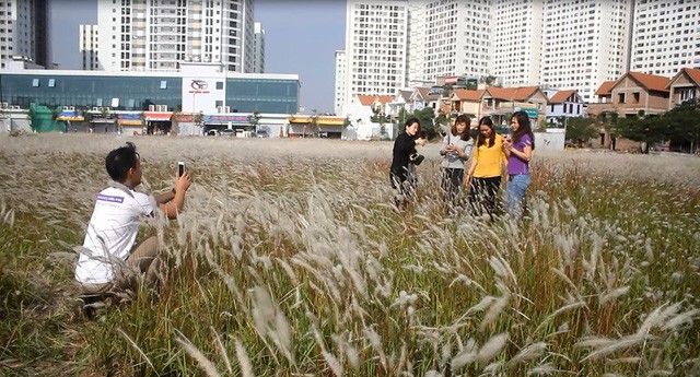 Những địa điểm chụp ảnh 'hút hồn' giới trẻ ở Hà Nội - ảnh 10