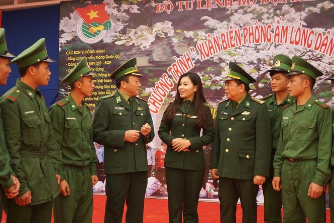 Chúc tết quân dân biên giới các tỉnh Sơn La, Lào Cai - ảnh 10