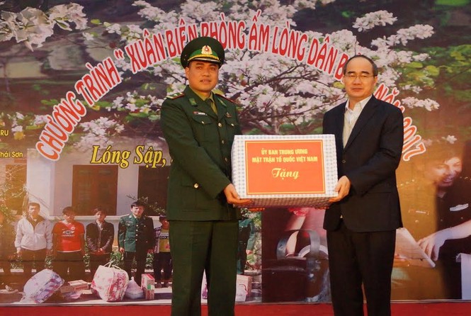 Chúc tết quân dân biên giới các tỉnh Sơn La, Lào Cai - ảnh 1