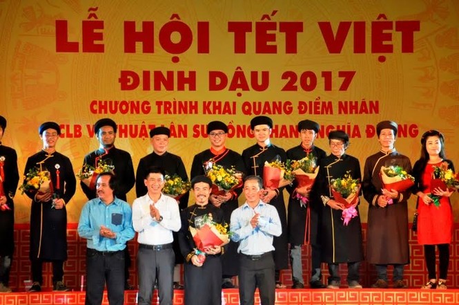Lung linh phố ông đồ giữa lòng Sài Gòn - ảnh 2