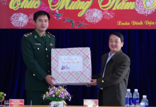 Chúc tết quân dân biên giới các tỉnh Sơn La, Lào Cai - ảnh 4