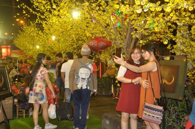 Lung linh phố ông đồ giữa lòng Sài Gòn - ảnh 4