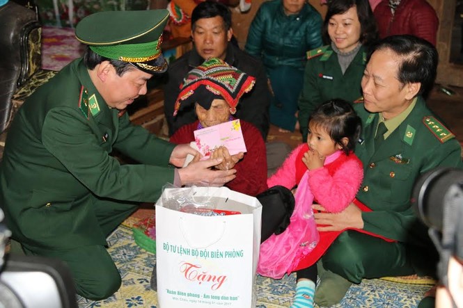 Chúc tết quân dân biên giới các tỉnh Sơn La, Lào Cai - ảnh 7