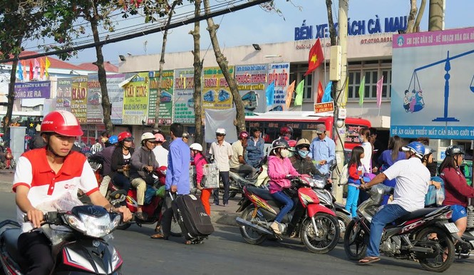 Cà Mau huy động xe, tàu dịp Tết 2017 - ảnh 4
