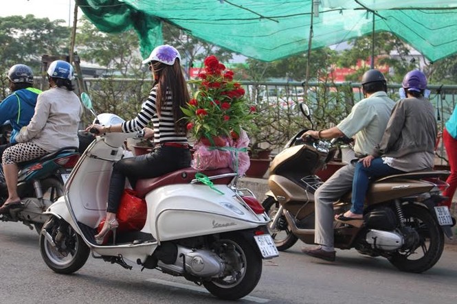 Đìu hiu chợ hoa tết trên sông lâu đời nhất Sài Gòn - ảnh 1