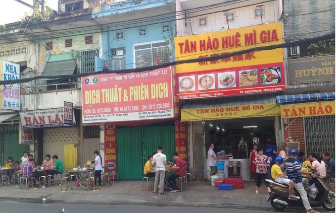 Hàng quán hát 'điệp khúc' tăng giá ngày mùng 1 Tết - ảnh 1