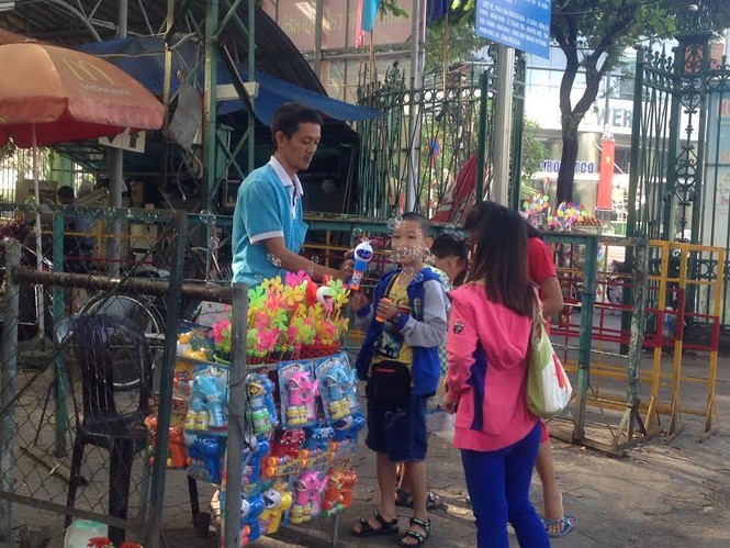 Hàng quán hát 'điệp khúc' tăng giá ngày mùng 1 Tết - ảnh 4
