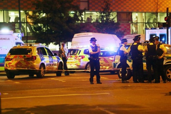 Xe tải lao vào đám đông gần thánh đường Hồi giáo ở London - ảnh 2