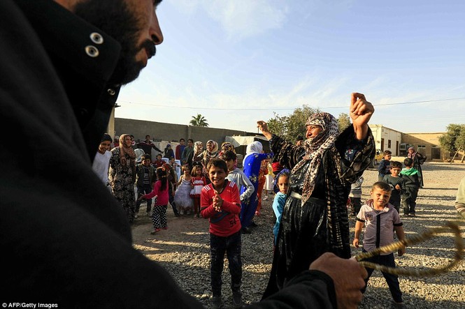 Đám cưới đầu tiên ở Raqqa sau ngày giải phóng khỏi IS - ảnh 10