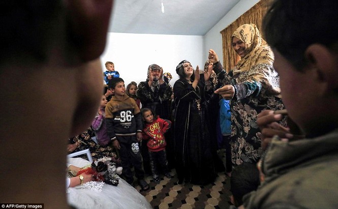 Đám cưới đầu tiên ở Raqqa sau ngày giải phóng khỏi IS - ảnh 12