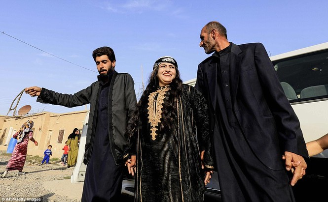 Đám cưới đầu tiên ở Raqqa sau ngày giải phóng khỏi IS - ảnh 13