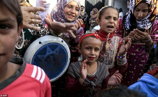 Đám cưới đầu tiên ở Raqqa sau ngày giải phóng khỏi IS - ảnh 5