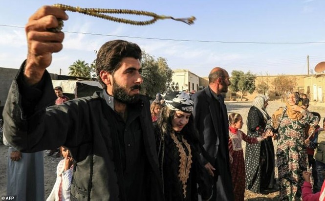 Đám cưới đầu tiên ở Raqqa sau ngày giải phóng khỏi IS - ảnh 8