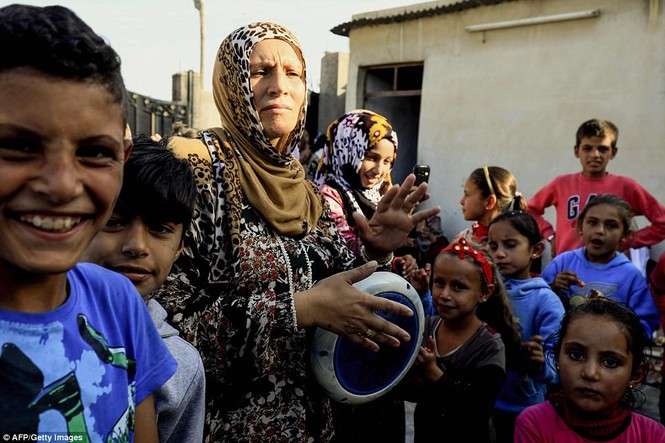 Đám cưới đầu tiên ở Raqqa sau ngày giải phóng khỏi IS - ảnh 9