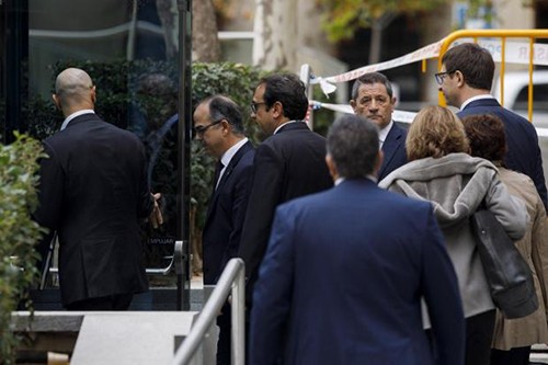 Vừa đối mặt lệnh bắt giữ, cựu lãnh đạo Catalonia lại bị Bỉ chối bỏ - ảnh 2