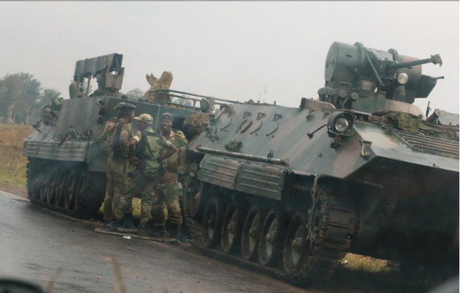 Chính phủ, quân đội Zimbabwe bác tin đảo chính - ảnh 1