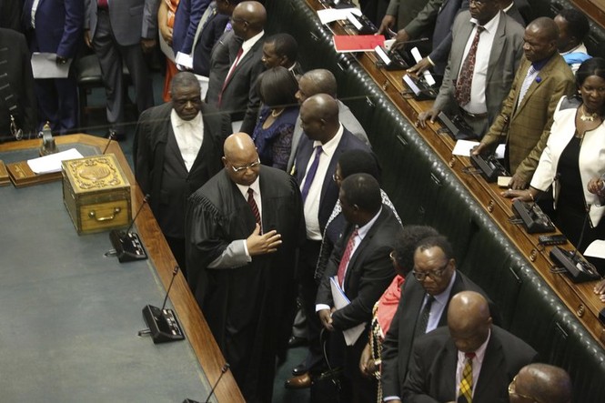 Người Zimbabwe ‘vỡ òa’ giây phút Tổng thống Mugabe từ chức - ảnh 8