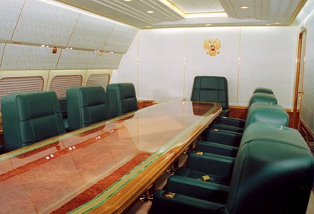Tổng thống Putin ngắm đội hộ tống Su-35 từ chuyên cơ dát vàng - ảnh 4