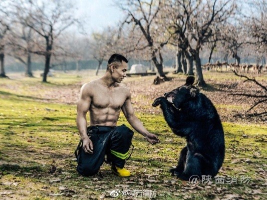 Lính cứu hoả Trung Quốc tung ảnh lịch ‘đốt mắt’ người xem - ảnh 5
