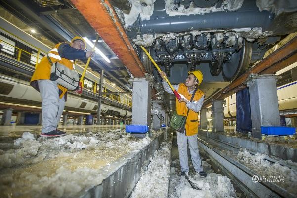 Người Trung Quốc khốn cực vì tuyết rơi kỷ lục - ảnh 18