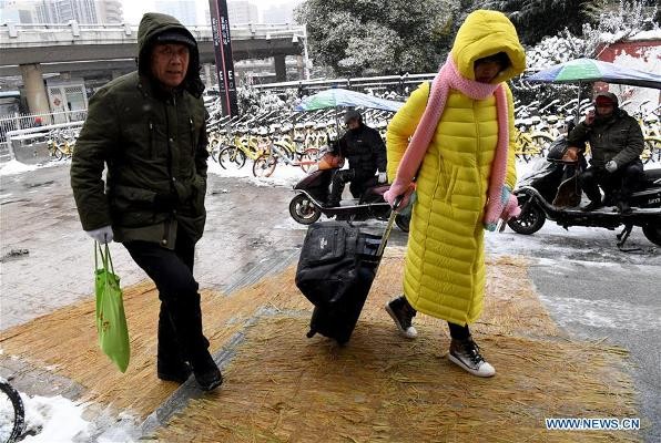Người Trung Quốc khốn cực vì tuyết rơi kỷ lục - ảnh 6