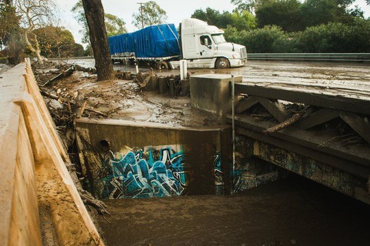 Toàn cảnh vụ lở đất khiến 13 người chết ở California - ảnh 7