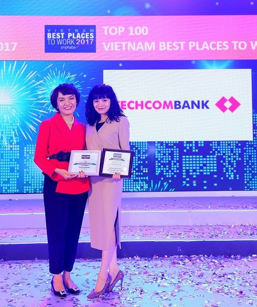 Techcombank lọt 'Top 100 nơi làm việc tốt nhất Việt Nam 2017' - ảnh 1