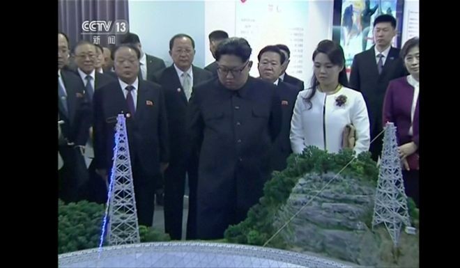 Vợ Kim Jong-un ‘đốn tim’ dân mạng Trung Quốc nhờ gu ăn mặc tinh tế - ảnh 1
