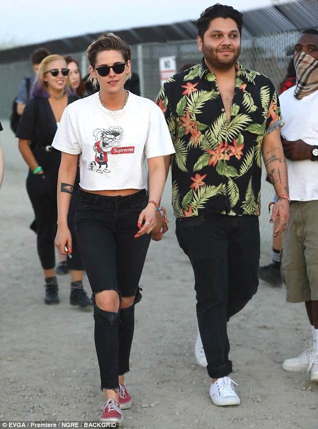 Kristen Stewart ôm hôn tình đồng giới đắm đuối giữa chốn đông người - ảnh 4