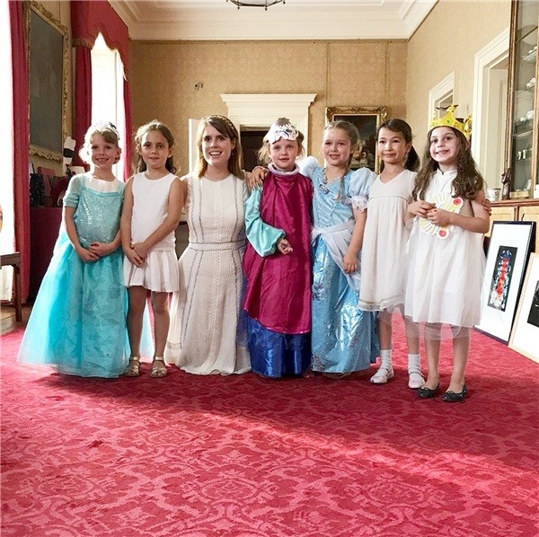 Cuộc sống thiếu tình cha của Suri Cruise, trái ngược Harper Beckham - ảnh 27