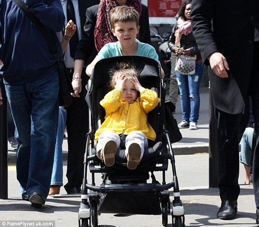 Cuộc sống thiếu tình cha của Suri Cruise, trái ngược Harper Beckham - ảnh 25