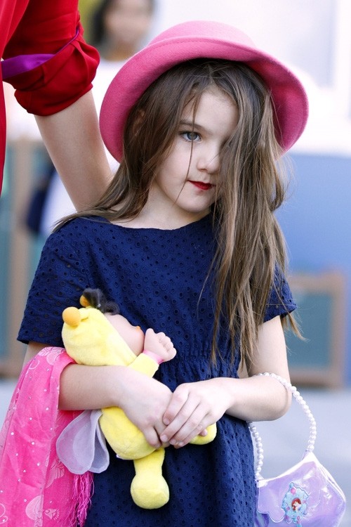 Cuộc sống thiếu tình cha của Suri Cruise, trái ngược Harper Beckham - ảnh 7