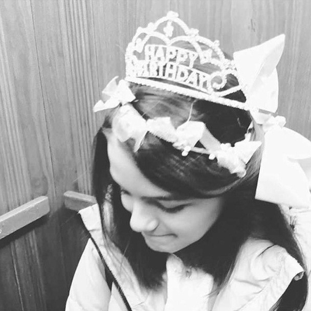 Cuộc sống thiếu tình cha của Suri Cruise, trái ngược Harper Beckham - ảnh 1