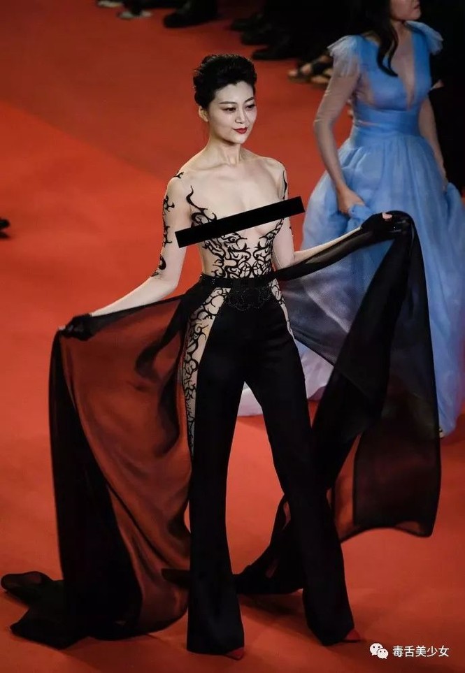 Mỹ nhân ‘hở ngực’ Trung Quốc dính phốt giả giấy mời đến Cannes - ảnh 2