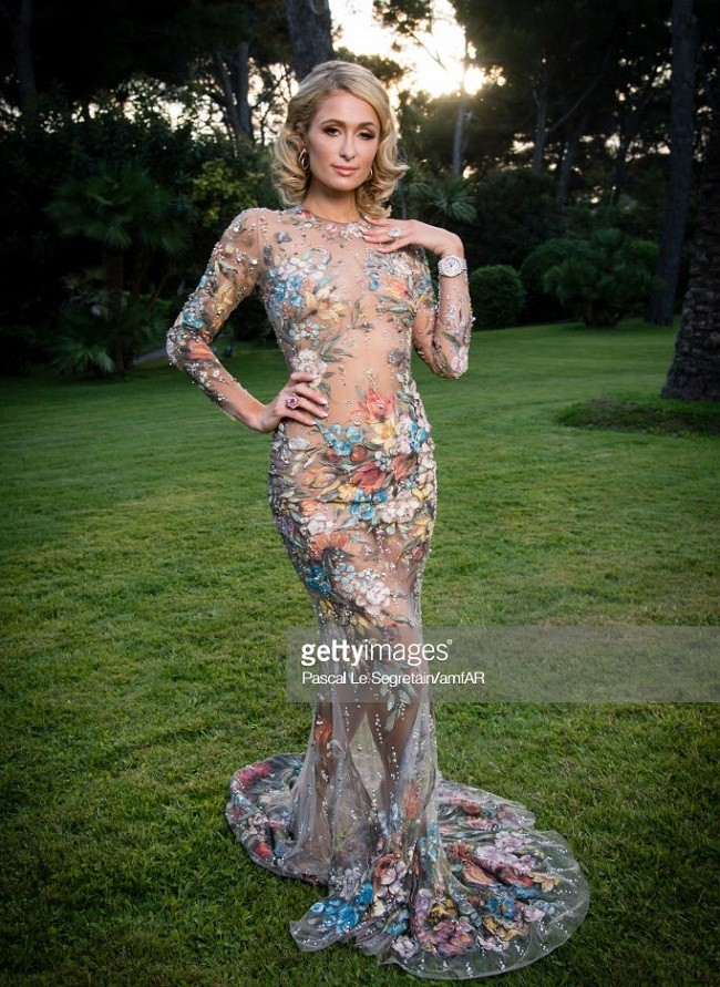 Paris Hilton đẹp như nữ thần với đầm hoa xuyên thấu tại Cannes - ảnh 11