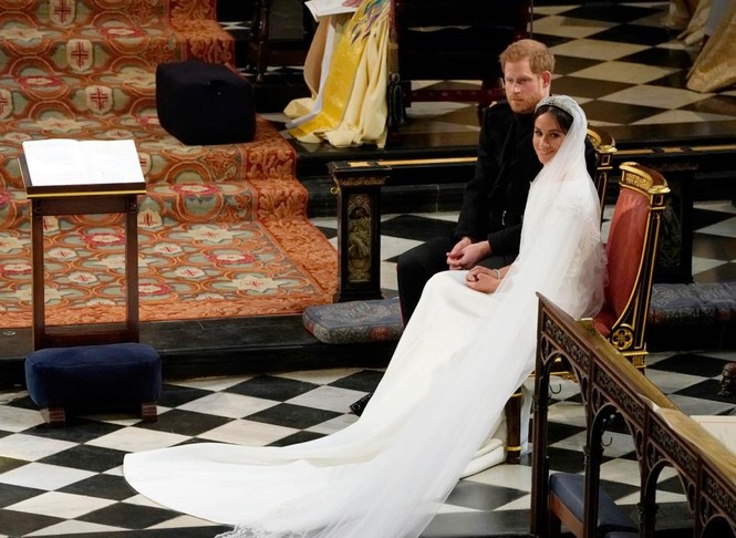 Cận cảnh váy cưới cổ tích của Meghan Marklen trong hôn lễ hoàng gia - ảnh 15