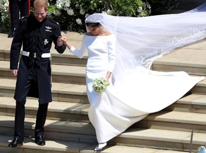 Cận cảnh váy cưới cổ tích của Meghan Marklen trong hôn lễ hoàng gia - ảnh 4