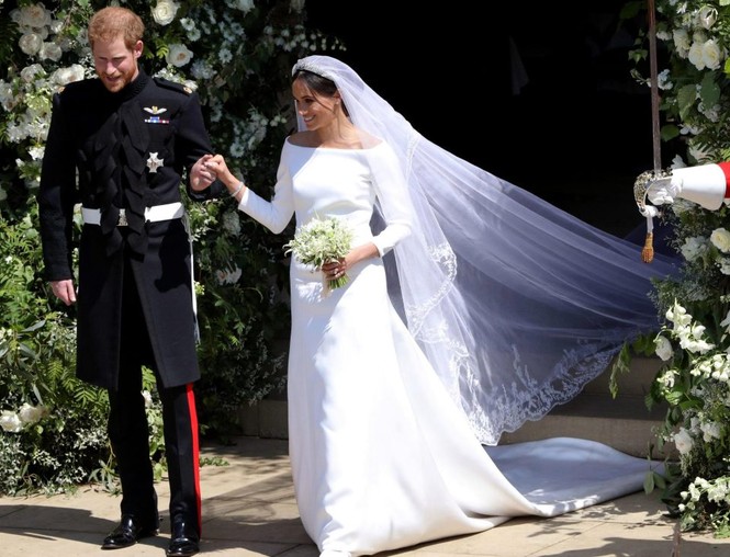 Cận cảnh váy cưới cổ tích của Meghan Marklen trong hôn lễ hoàng gia - ảnh 5