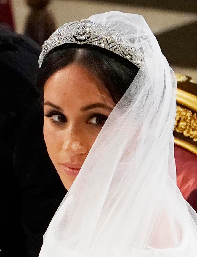 Cận cảnh váy cưới cổ tích của Meghan Marklen trong hôn lễ hoàng gia - ảnh 7