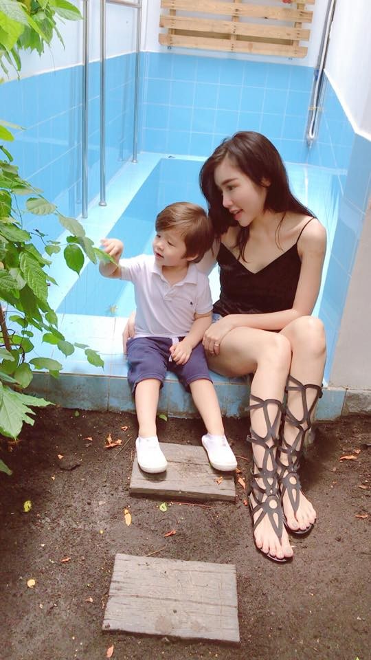 Elly Trần khoe ngực ‘khủng’, eo con kiến trước thềm tuổi 32 - ảnh 10