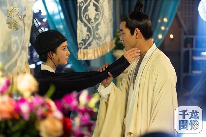Lộ ảnh hậu trường ‘cảnh nóng’ giữa Dương Mịch và tài tử gốc Việt - ảnh 9