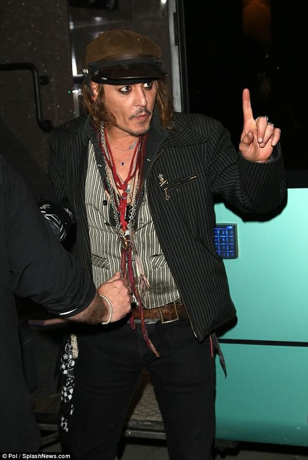 Johnny Depp ở đâu khi con trai nhập viện trong tình trạng nguy kịch? - ảnh 3