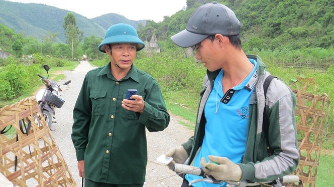 Chuyện ly kỳ bây giờ mới kể về những 'người rừng' chăm voọc như…con - ảnh 1